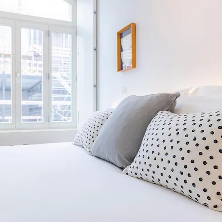 Modern Rustic Flat In Santos By Lovelystay 리스본