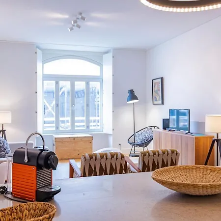 Modern Rustic Flat In Santos By Lovelystay 아파트