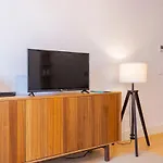 아파트 Modern Rustic Flat In Santos By Lovelystay 리스본