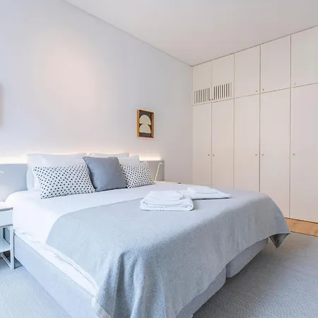 Modern Rustic Flat In Santos By Lovelystay